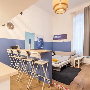 Cosy In Party District W41 Blue , Budapest Ungheria